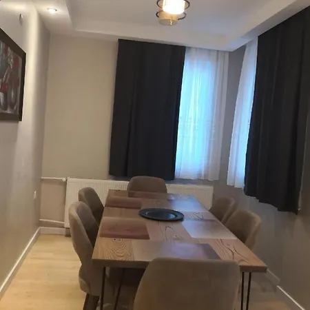 Suzi's Homes דירה